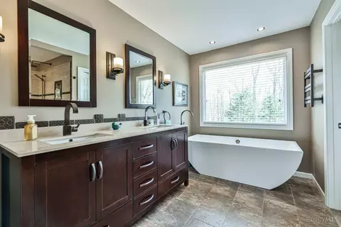 Bath - 8698 Totempole Dr, Cincinnati, OH 45249 photo 1 of 7