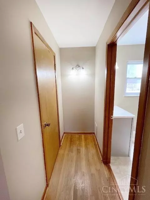 Entry Way - 845 Ligorio Ave, Greenhills, OH 45218 photo 2 of 3