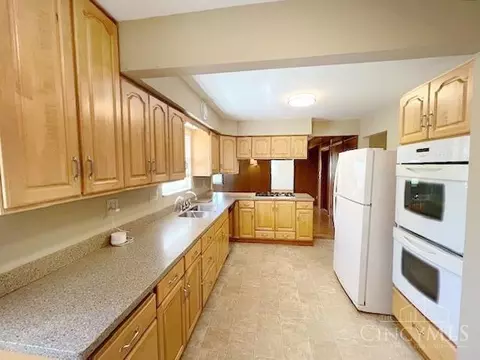 Kitchen - 845 Ligorio Ave, Greenhills, OH 45218 photo 1 of 4
