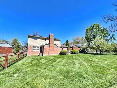 Exterior - 845 Ligorio Ave, Greenhills, OH 45218 photo 7 of 10