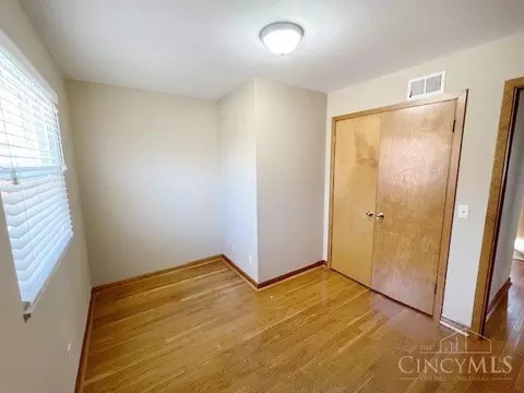 Entry Way - 845 Ligorio Ave, Greenhills, OH 45218 photo 3 of 3