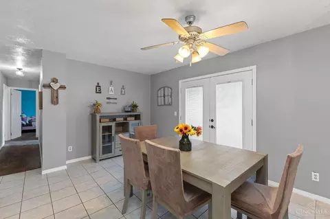 Dining - 11884 Hamden Dr, Forest Park, OH 45240 photo 2 of 3