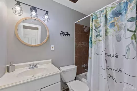 Bath - 11884 Hamden Dr, Forest Park, OH 45240 photo 2 of 3