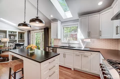 Kitchen - 1920 Gregory Ln, Cincinnati, OH 45206 photo 4 of 5