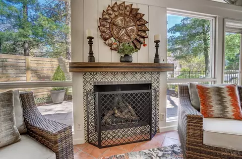 Living - 1920 Gregory Ln, Cincinnati, OH 45206 photo 7 of 8