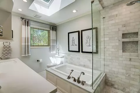 Bath - 1920 Gregory Ln, Cincinnati, OH 45206 photo 1 of 10