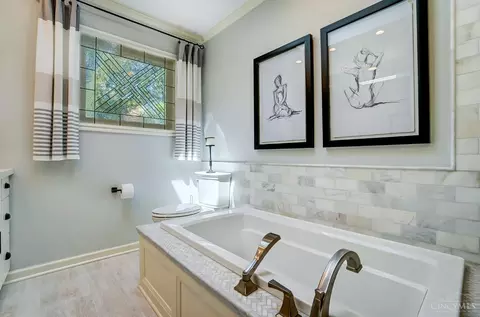 Bath - 1920 Gregory Ln, Cincinnati, OH 45206 photo 3 of 10