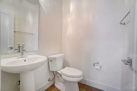 Bath - 3035 Cinnamon St, Cincinnati, OH 45208 photo 1 of 5
