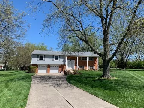 7672 Cloverhill Ct, West Chester, OH 45069