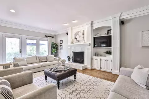 Living - 7680 Foxgate Ln, Cincinnati, OH 45243 photo 2 of 7