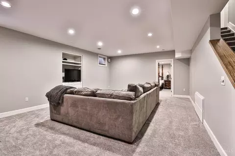 Living - 7680 Foxgate Ln, Cincinnati, OH 45243 photo 6 of 7
