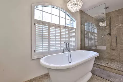 Bath - 7680 Foxgate Ln, Cincinnati, OH 45243 photo 4 of 6
