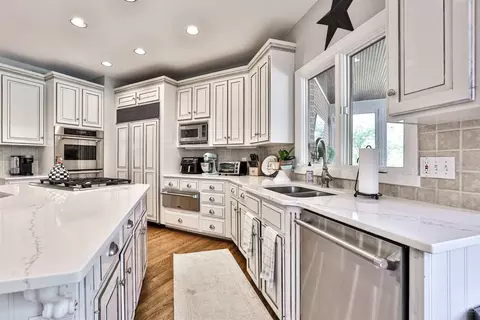 Kitchen - 7680 Foxgate Ln, Cincinnati, OH 45243 photo 2 of 3