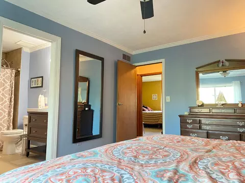Bedroom - 2347 Cranbrook Dr, Cincinnati, OH 45231 photo 2 of 6