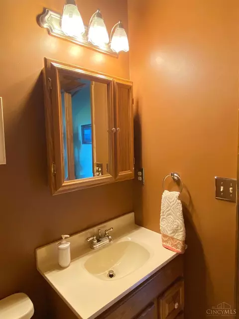 Bath - 2347 Cranbrook Dr, Cincinnati, OH 45231 photo 2 of 5