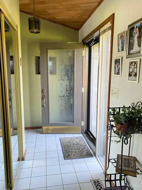 Entry Way - 2347 Cranbrook Dr, Cincinnati, OH 45231 photo 2 of 4