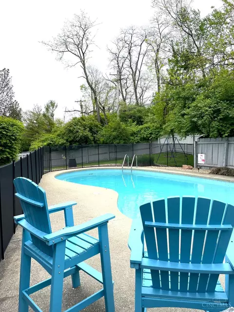 Exterior - 2347 Cranbrook Dr, Cincinnati, OH 45231 photo 7 of 8