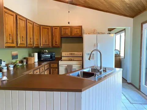 Kitchen - 2347 Cranbrook Dr, Cincinnati, OH 45231 photo 1 of 4