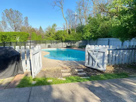 Exterior - 2347 Cranbrook Dr, Cincinnati, OH 45231 photo 5 of 8