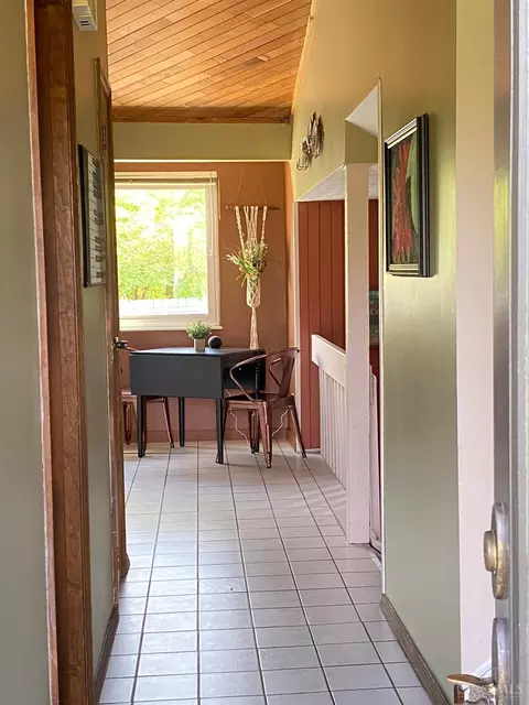 Entry Way - 2347 Cranbrook Dr, Cincinnati, OH 45231 photo 3 of 4