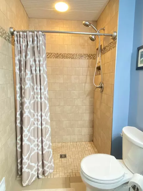 Bath - 2347 Cranbrook Dr, Cincinnati, OH 45231 photo 4 of 5