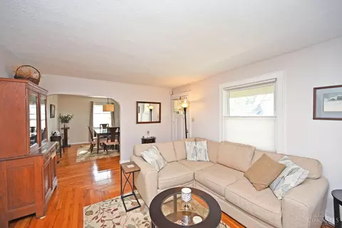 Living - 4822 Laurel Ave, Blue Ash, OH 45242 photo 4 of 6