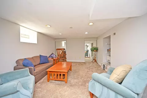 Living - 4822 Laurel Ave, Blue Ash, OH 45242 photo 5 of 6