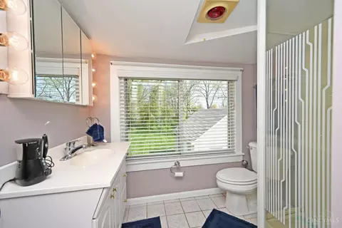 Bath - 4822 Laurel Ave, Blue Ash, OH 45242 photo 2 of 5
