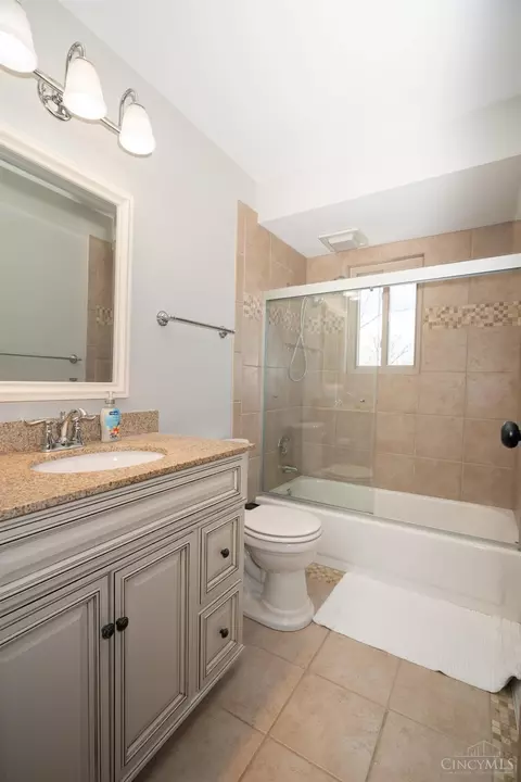Bath - 2726 Christopher Dr, Batavia, OH 45103 photo 2 of 4