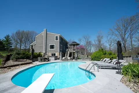 Exterior - 2726 Christopher Dr, Batavia, OH 45103 photo 5 of 14