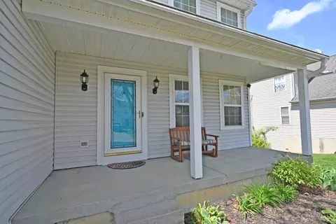 Exterior - 9629 Fallsridge Ct, Cincinnati, OH 45231 photo 3 of 9