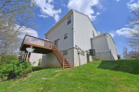 Exterior - 9629 Fallsridge Ct, Cincinnati, OH 45231 photo 9 of 9