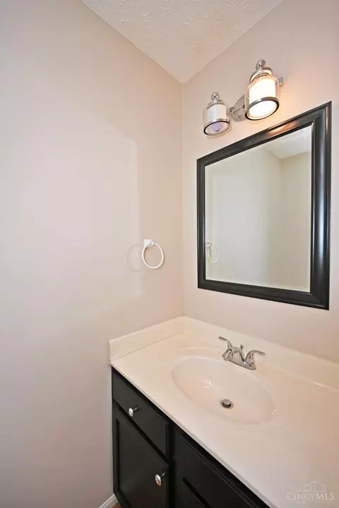 Bath - 9629 Fallsridge Ct, Cincinnati, OH 45231 photo 1 of 5