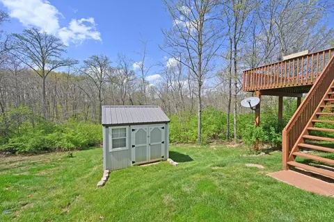 Exterior - 9629 Fallsridge Ct, Cincinnati, OH 45231 photo 7 of 9