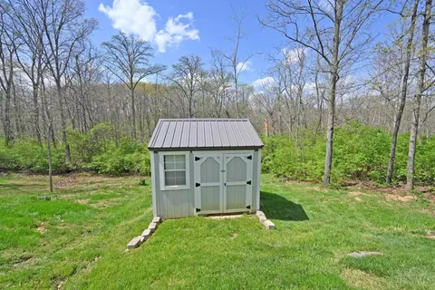 Exterior - 9629 Fallsridge Ct, Cincinnati, OH 45231 photo 8 of 9