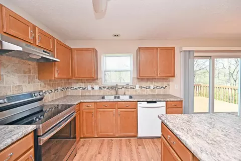 Kitchen - 9629 Fallsridge Ct, Cincinnati, OH 45231 photo 4 of 4