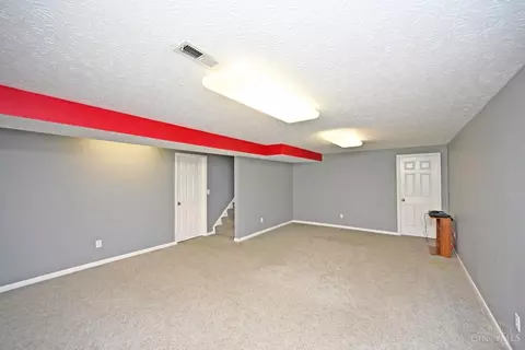 Living - 9629 Fallsridge Ct, Cincinnati, OH 45231 photo 3 of 3