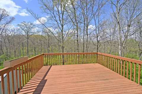Exterior - 9629 Fallsridge Ct, Cincinnati, OH 45231 photo 5 of 9