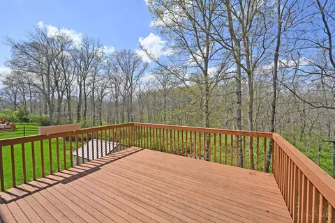 Exterior - 9629 Fallsridge Ct, Cincinnati, OH 45231 photo 6 of 9
