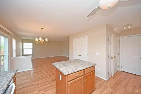 Living - 9629 Fallsridge Ct, Cincinnati, OH 45231 photo 2 of 3