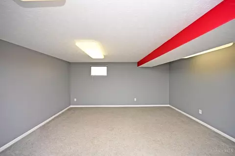 Exterior - 9629 Fallsridge Ct, Cincinnati, OH 45231 photo 4 of 9