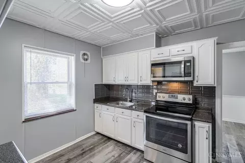Kitchen - 830 Overlook Ave, Cincinnati, OH 45238 photo 2 of 4