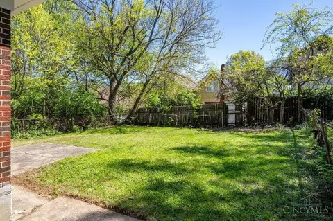 Exterior - 830 Overlook Ave, Cincinnati, OH 45238 photo 5 of 8