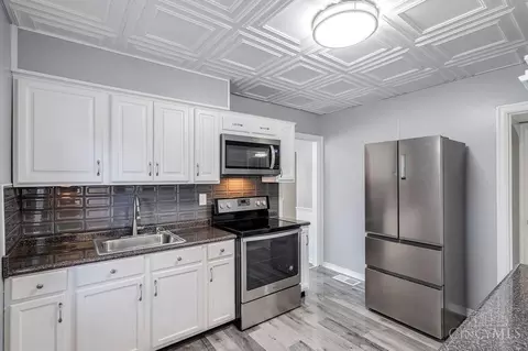 Kitchen - 830 Overlook Ave, Cincinnati, OH 45238 photo 3 of 4