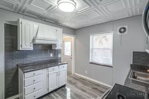 Kitchen - 830 Overlook Ave, Cincinnati, OH 45238 photo 1 of 4