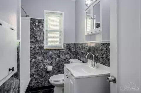 Bath - 830 Overlook Ave, Cincinnati, OH 45238 photo 2 of 3