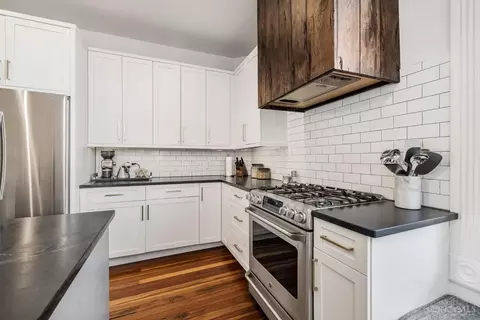 Kitchen - 964 Hatch St, Cincinnati, OH 45202 photo 2 of 3