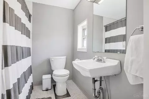 Bath - 964 Hatch St, Cincinnati, OH 45202 photo 4 of 4