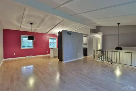Living - 860 Meadow Ridge Dr, Cincinnati, OH 45245 photo 2 of 6