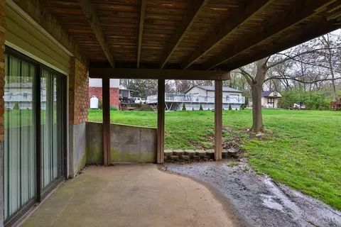 Exterior - 860 Meadow Ridge Dr, Cincinnati, OH 45245 photo 6 of 11